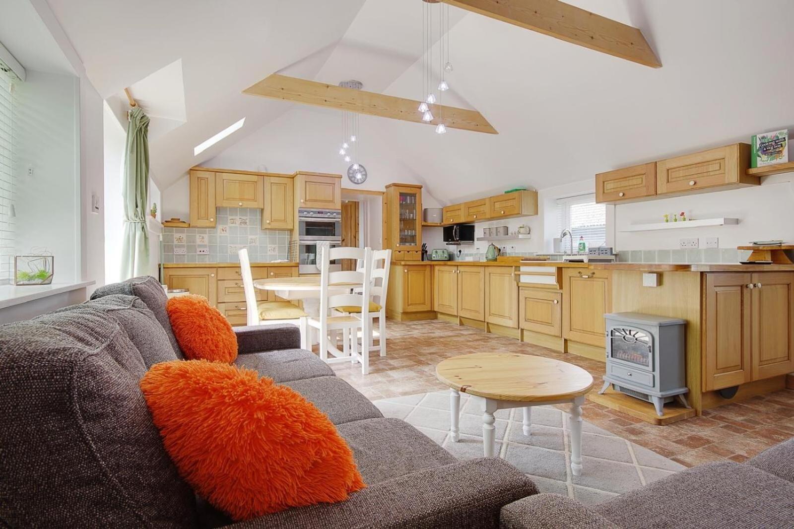 Hilltop Farm Lodge *